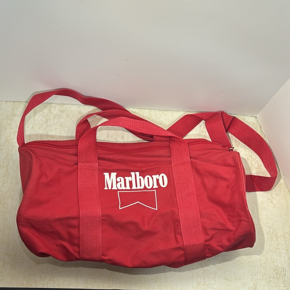 Vintage Small Marlboro Duffel Bag - (1980's/1990's)(free Marlboro cookbook) - Picture 11 of 16